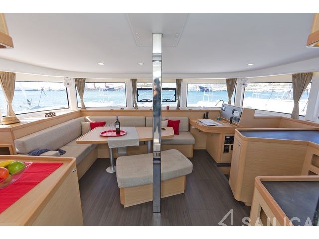 Lagoon 42 - Yacht Charter Sailica