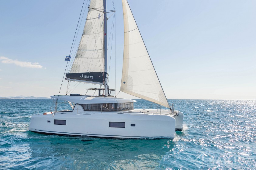 Lagoon 42 - Yacht Charter Sailica