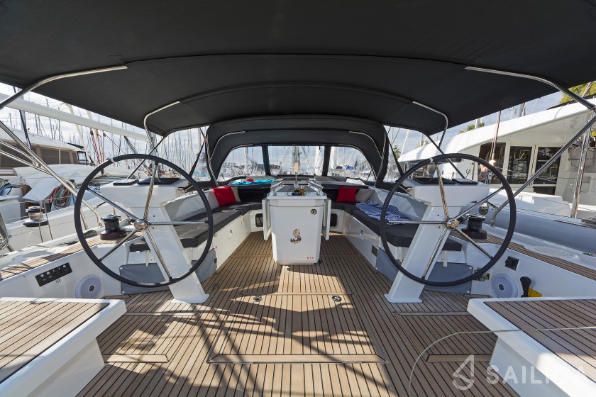 Oceanis 51.1 - Yacht Charter Sailica