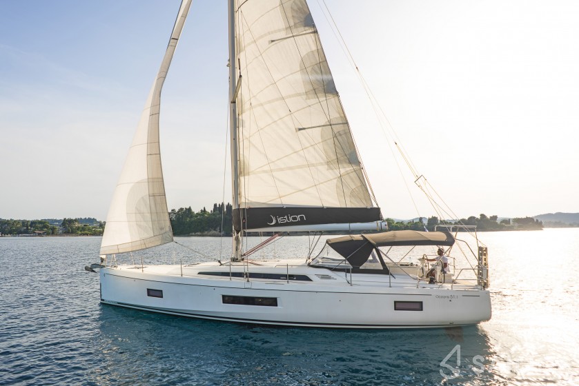 Oceanis 51.1 - Yacht Charter Sailica