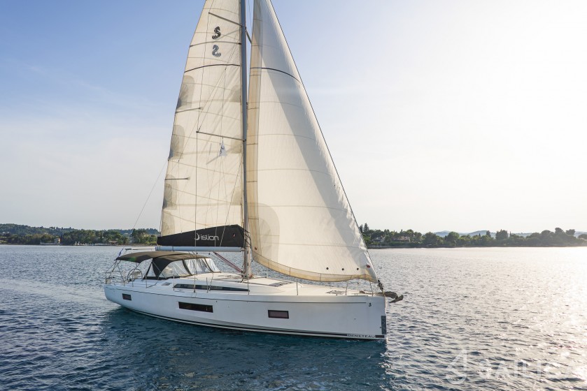 Oceanis 51.1 - Yacht Charter Sailica