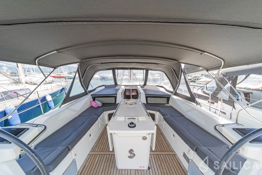 Oceanis 51.1 - Yacht Charter Sailica