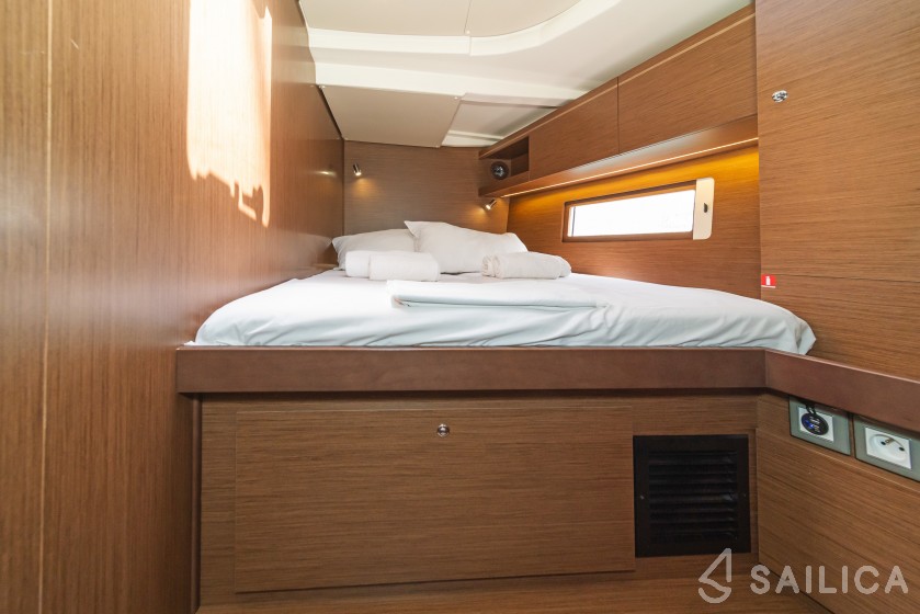 Oceanis 51.1 - Yacht Charter Sailica