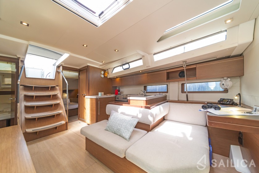 Oceanis 51.1 - Yacht Charter Sailica