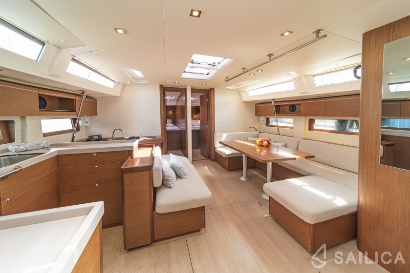 Oceanis 51.1 - Yacht Charter Sailica