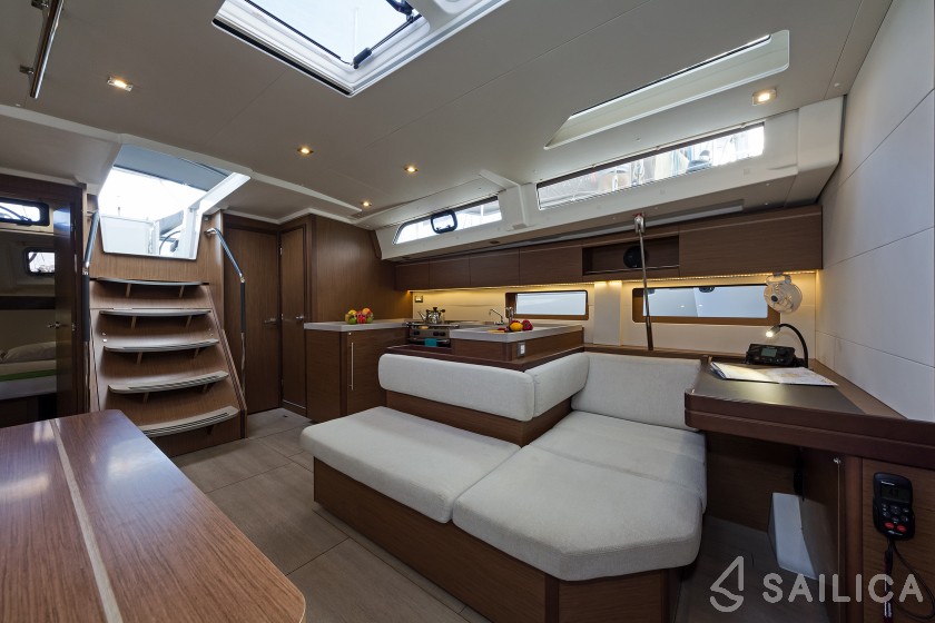 Oceanis 51.1 - Yacht Charter Sailica