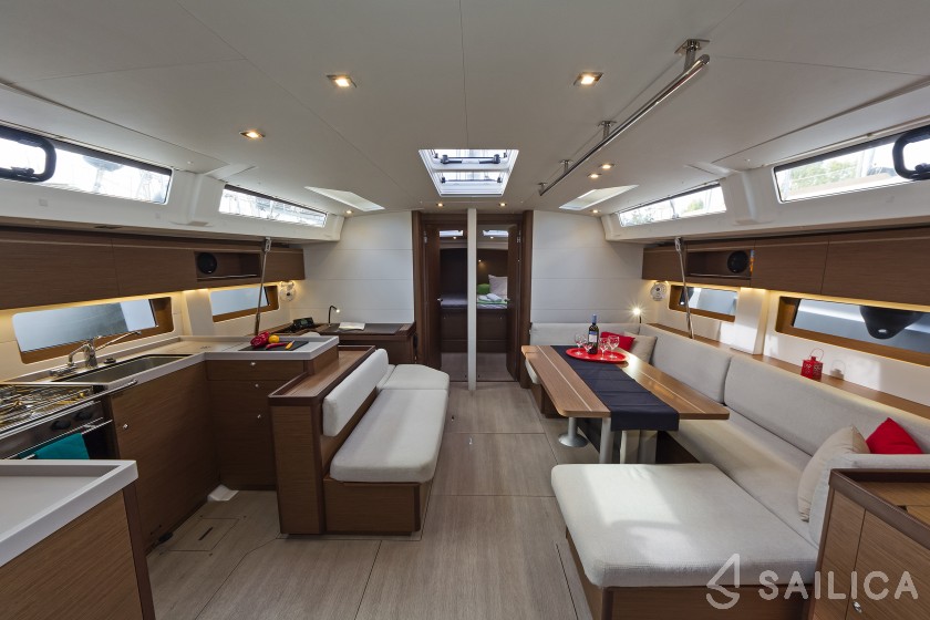 Oceanis 51.1 - Yacht Charter Sailica