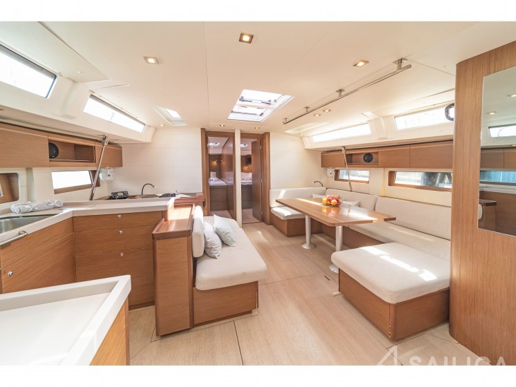 Oceanis 51.1 - Yacht Charter Sailica