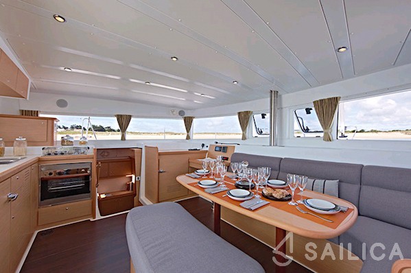 Lagoon 42 - Yacht Charter Sailica