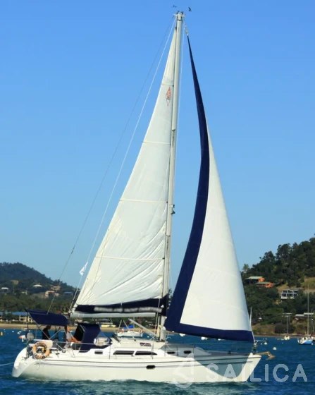 Catalina 350 - Yacht Charter Sailica