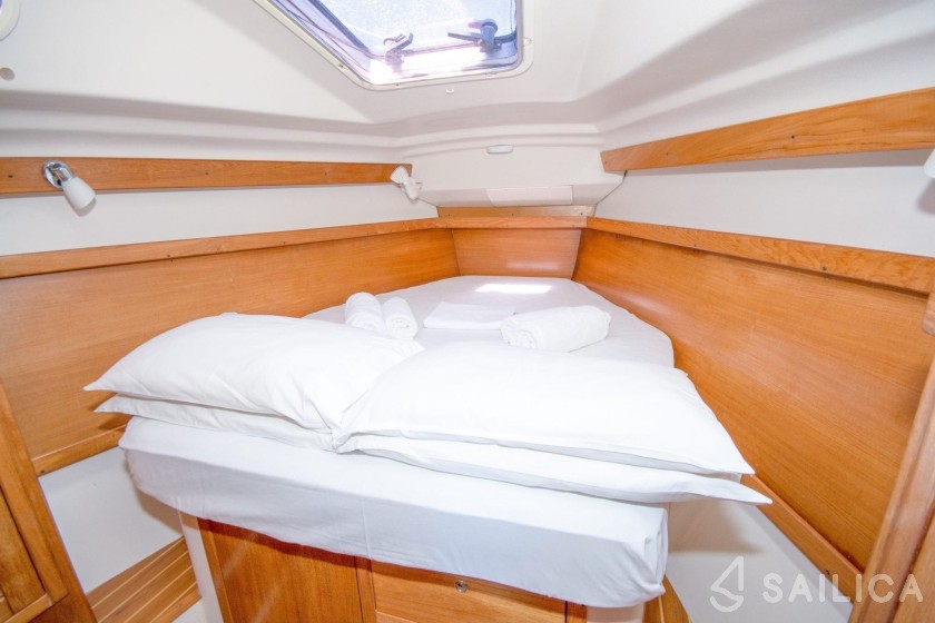 Catalina 350 - Yacht Charter Sailica
