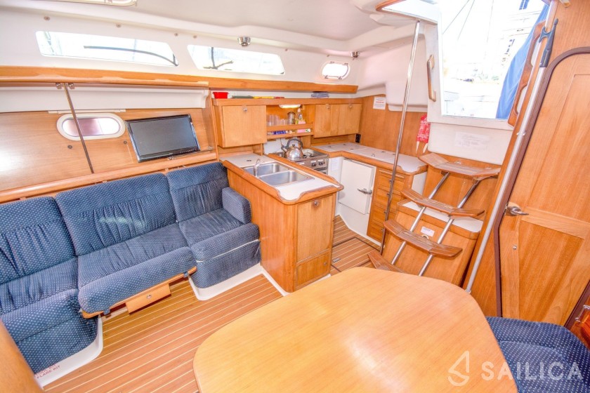 Catalina 350 - Yacht Charter Sailica