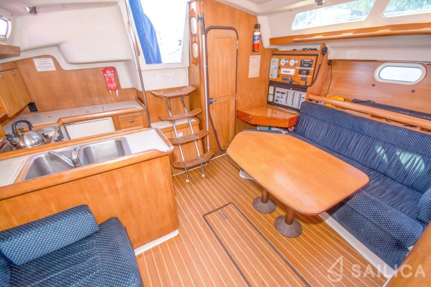 Catalina 350 - Yacht Charter Sailica