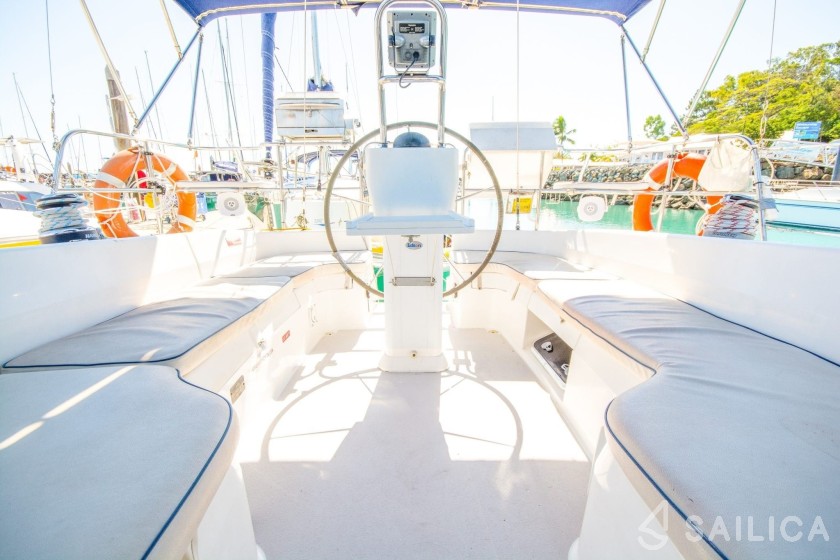 Catalina 350 - Yacht Charter Sailica
