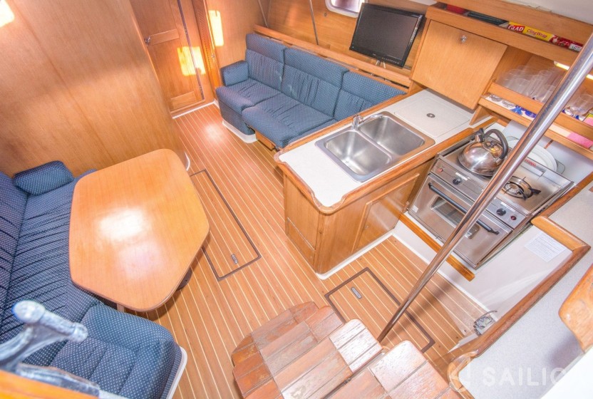 Catalina 350 - Yacht Charter Sailica