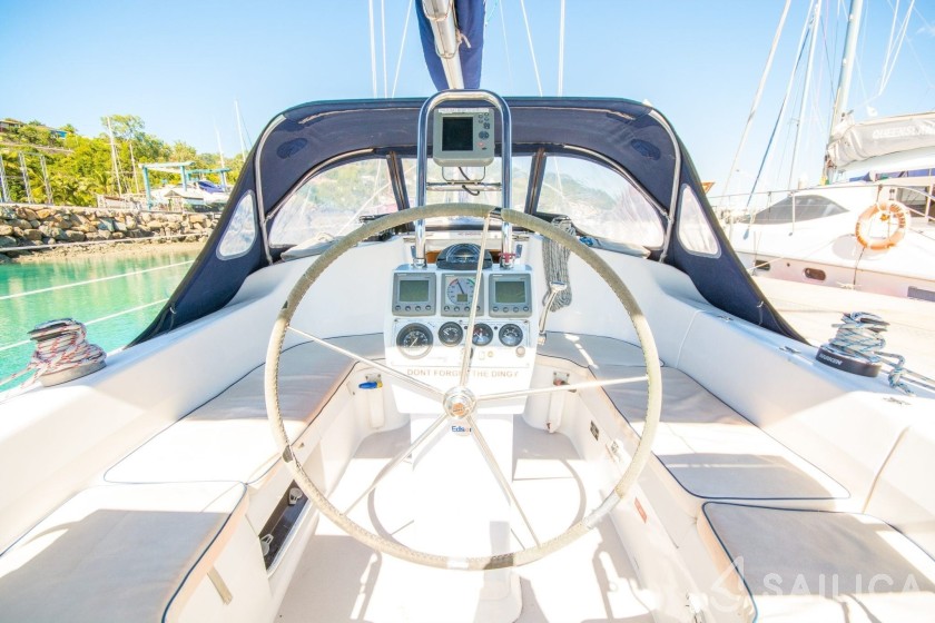 Catalina 350 - Yacht Charter Sailica