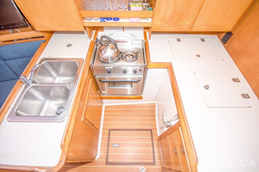 Catalina 350 - Yacht Charter Sailica