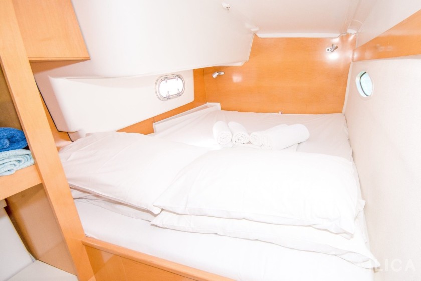 Mahe 36 Evolution - Yacht Charter Sailica