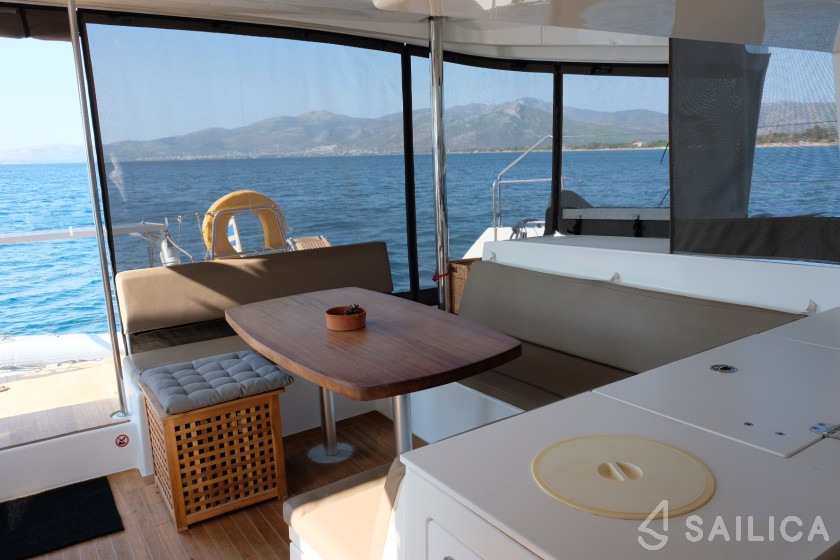 Lagoon 450  Flybridge - Yacht Charter Sailica