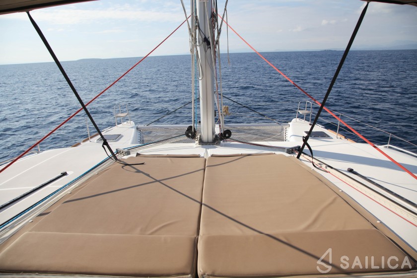 Lagoon 450  Flybridge - Yacht Charter Sailica