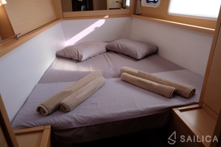 Lagoon 450  Flybridge - Yacht Charter Sailica