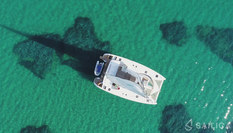 Lagoon 450  Flybridge - Yacht Charter Sailica