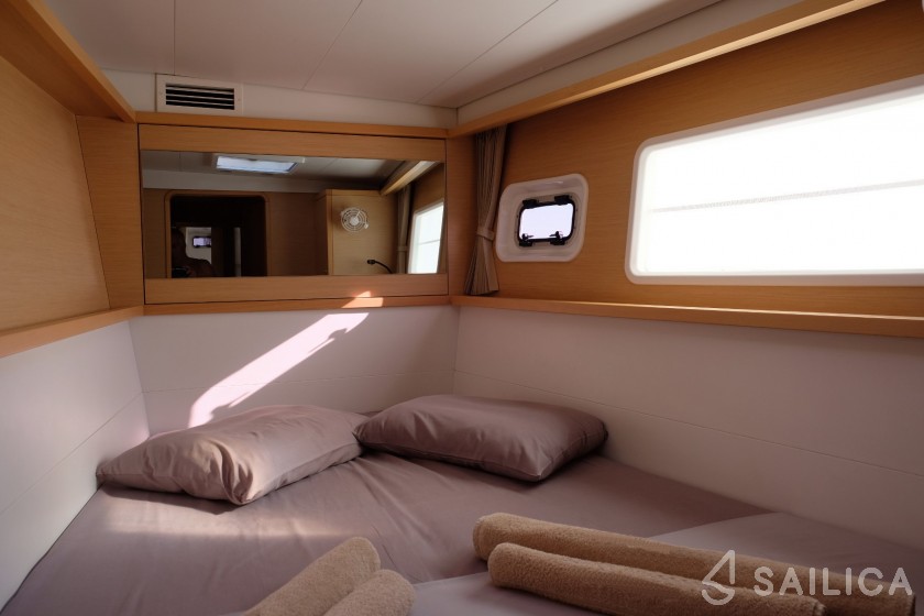 Lagoon 450  Flybridge - Yacht Charter Sailica
