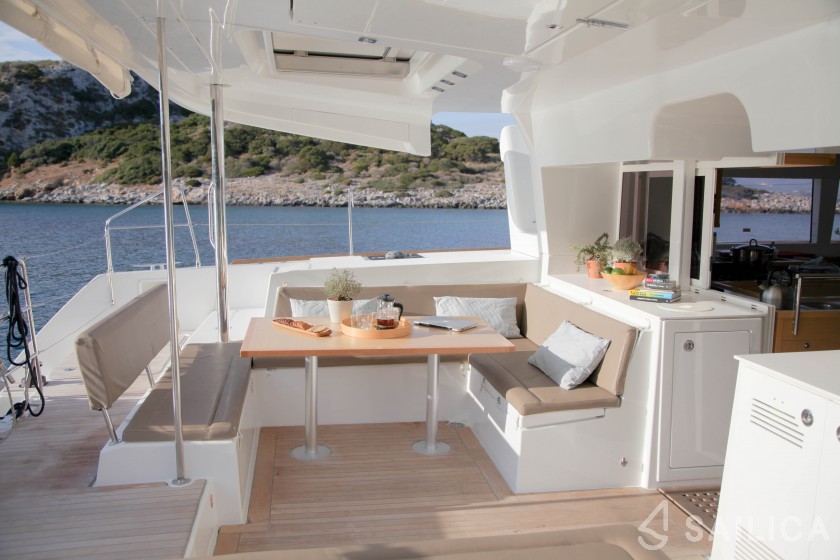 Lagoon 450  Flybridge - Yacht Charter Sailica
