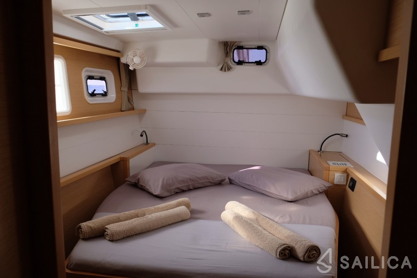 Lagoon 450  Flybridge - Yacht Charter Sailica