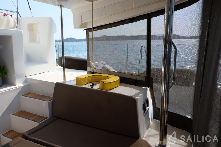 Lagoon 450  Flybridge - Yacht Charter Sailica