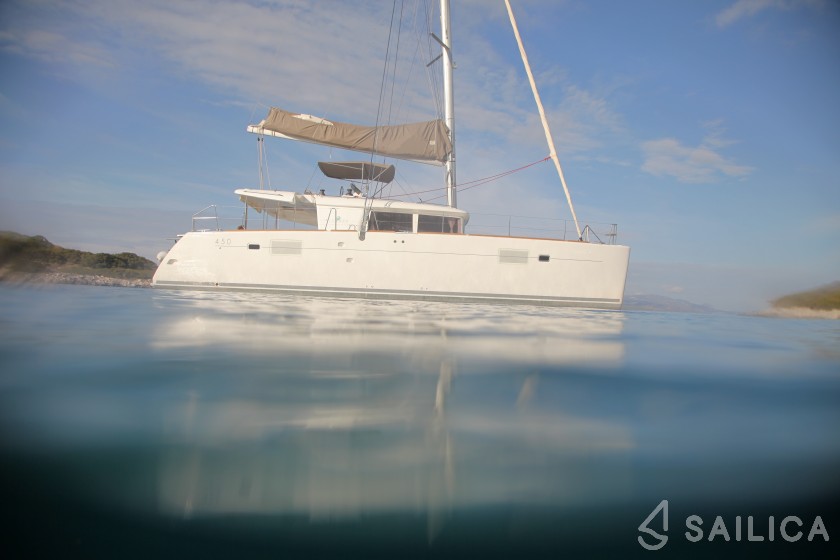 Lagoon 450  Flybridge - Yacht Charter Sailica