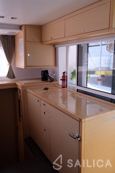 Lagoon 450  Flybridge - Yacht Charter Sailica
