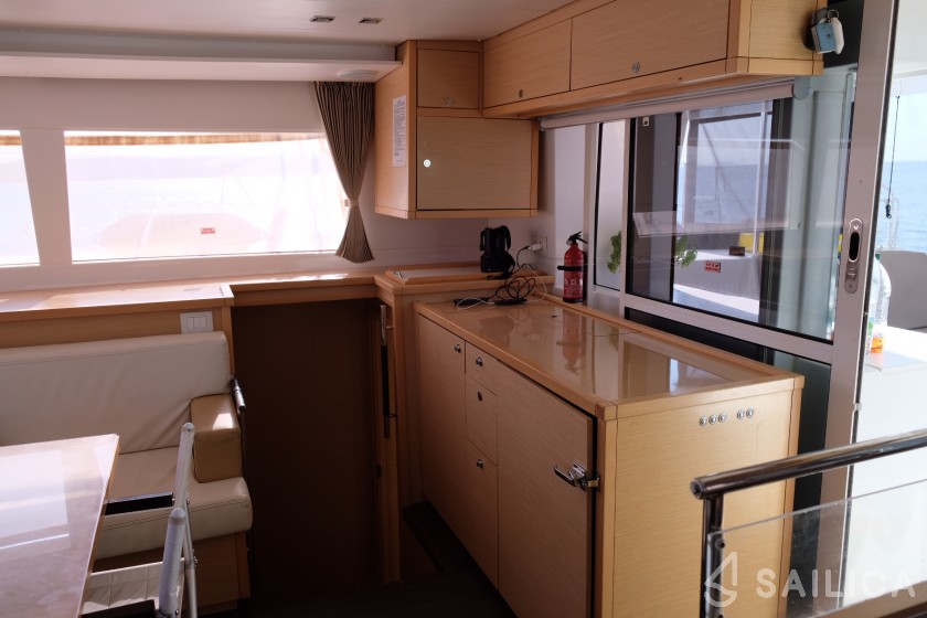 Lagoon 450  Flybridge - Yacht Charter Sailica