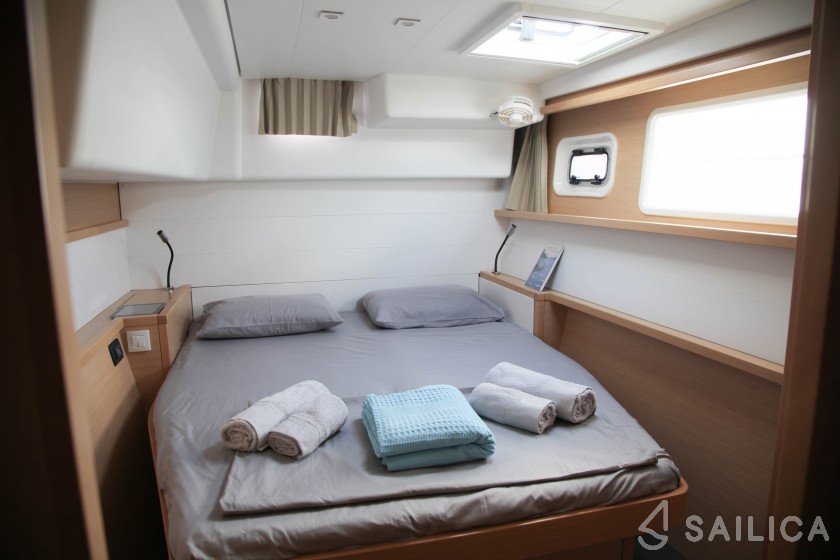 Lagoon 450  Flybridge - Yacht Charter Sailica