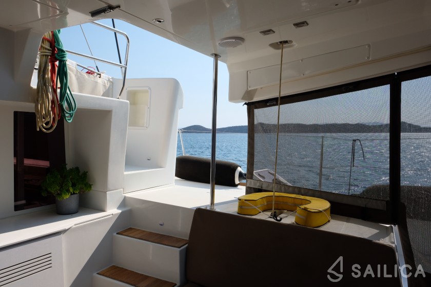 Lagoon 450  Flybridge - Yacht Charter Sailica