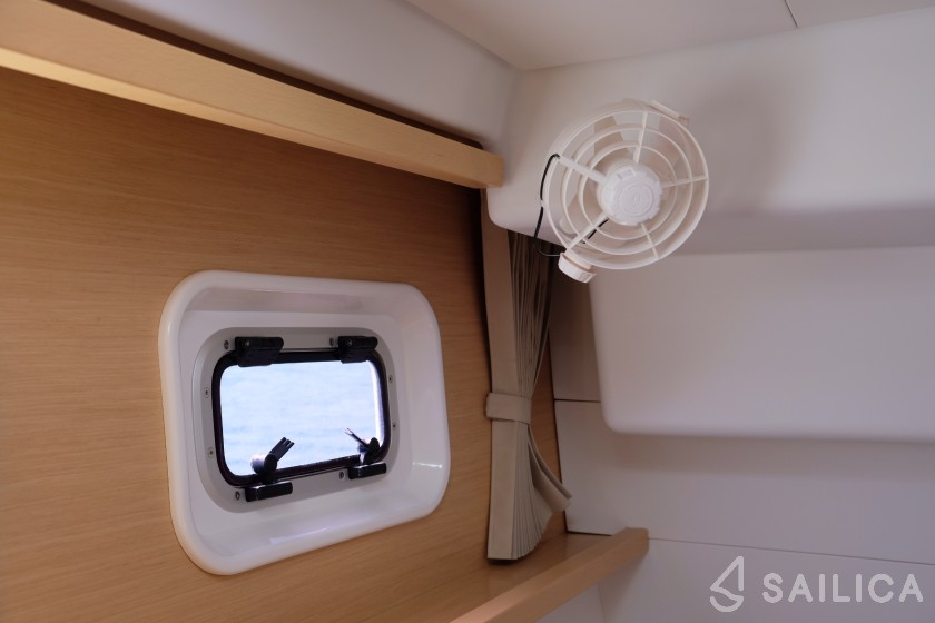 Lagoon 450  Flybridge - Yacht Charter Sailica