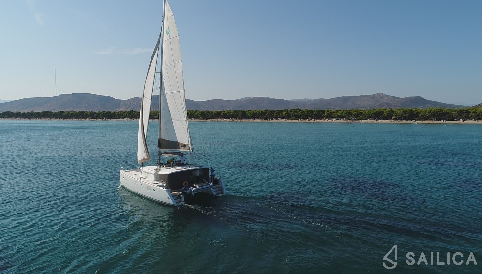 Lagoon 450  Flybridge - Yacht Charter Sailica