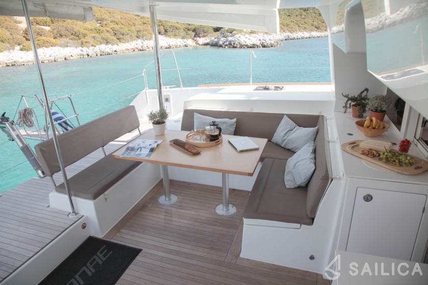 Lagoon 450  Flybridge - Yacht Charter Sailica