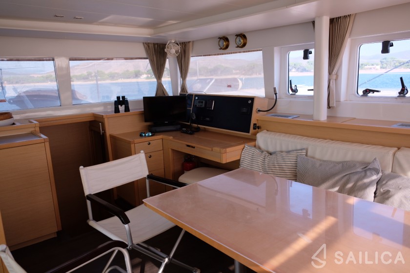 Lagoon 450  Flybridge - Yacht Charter Sailica