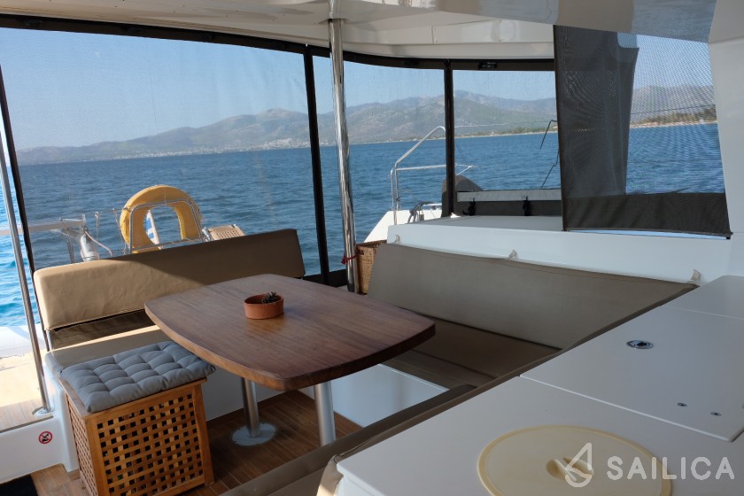 Lagoon 450  Flybridge - Yacht Charter Sailica
