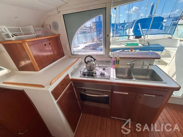Lagoon 380 - Yacht Charter Sailica