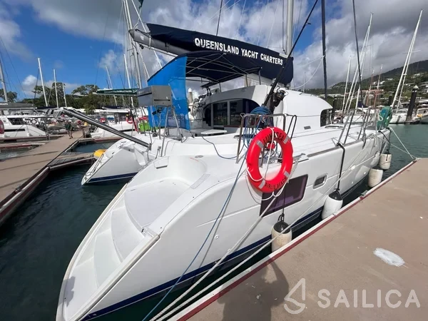 Lagoon 380 - Yacht Charter Sailica