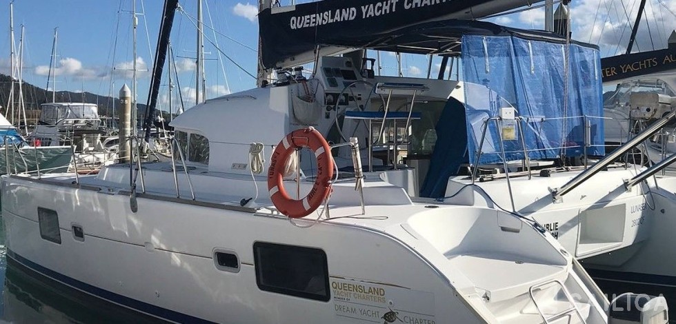 Lagoon 380 - Yacht Charter Sailica