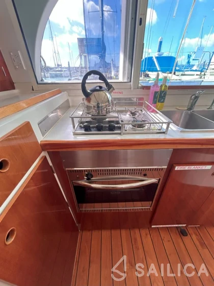 Lagoon 380 - Yacht Charter Sailica