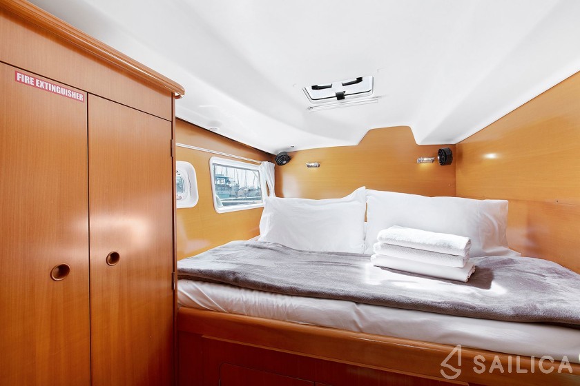 Lagoon 380 - Yacht Charter Sailica