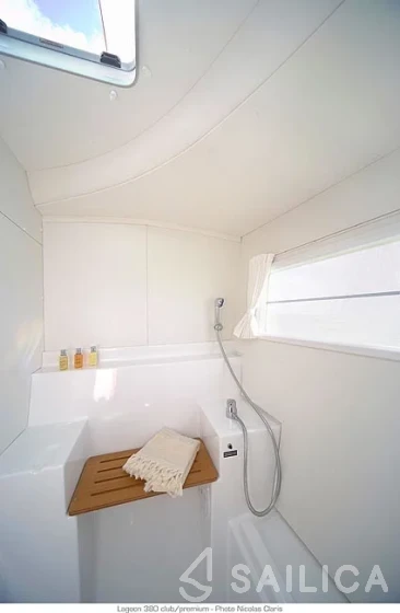 Lagoon 380 - Yacht Charter Sailica