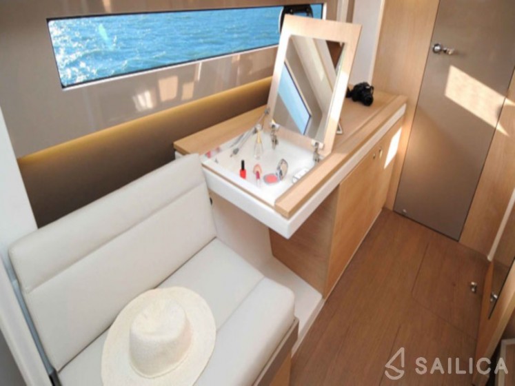 Bali 4.1 - Yacht Charter Sailica