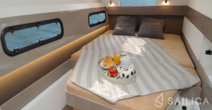 Bali 4.1 - Yacht Charter Sailica