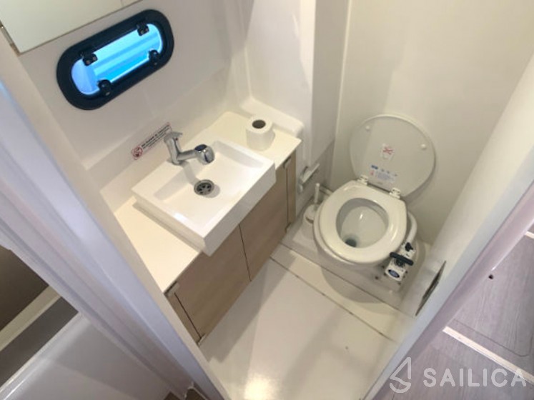 Bali 4.1 - Yacht Charter Sailica