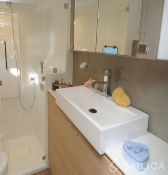 Bali 4.1 - Yacht Charter Sailica